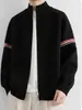 Suéter Cardigan Listrado Color Block Americano com Gola Alta para Homens e Mulheres Outono/Inverno Retrô Sensação de Alto Padrão Zíper Duplo Malha Outerwear