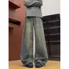 Calça curva de bambu com lavagem e aspecto desgastado retrô americana, jeans reto solto desconstruído e dividido da moda masculina de outono