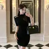 2026 Nuevo Vestido de Punto de Seda Helada de Alto Nivel Elegante Estilo Socialité con Botones Dorados Inspirado en Chanel para Mujeres Pequeñas de Oficina, Falda Bodycon