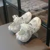 Sapatos Infantis Meninas 2026 Verão Novidades Kids Sapatos Esportivos Princesa Malha Vazada Menina Moda Solado Macio Sapatos de Malha Única