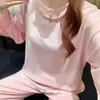 Novo pijama feminino para outono e inverno, com design em relevo de gato KT, uma camada base de manga longa quente e confortável, e um conjunto de loungewear doce em estilo cartoon.