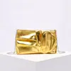 Bolsa de Mão Minimalista de Luxo Leve Estilo Transfronteiriço Bolsa Nuvem Plissada de Design de Nicho Popular Bolsa de Festa Feminina da Moda