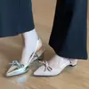 Sandalias de Tacón Alto Grueso con Punta Fina y Lazo Estilo Coreano Modelo Nuevo 2026 Zapatos de Boca Baja para Mujer con Correa Única y Diseño de Punta Cerrada