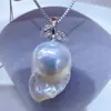 Colgante Multifuncional con Forma de Hoja de Plata de Ley S925 Transfronterizo Europeo y Americano con Colgante de Perla Genuina de Agua Dulce Irregular