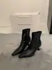 Botas de Salto Alto Stiletto Bico Fino Pretas Francesas com Elástico Emagrecedoras para Mulheres Botas de Cano Curto Versáteis Couro Macio Botas Pretas Emagrecedoras Botas Elásticas