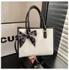 2026 Nova Tendência Simples Color-Blocking de Seda Texturizada para Mulheres Lenço de Seda Texturizado Bolsa de Ombro Cruzada Casual Estilosa Bolsa Quadrada Pequena