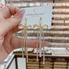 Pendientes de Lóbulo de Alto Nivel con Borla Larga y Lazo de Circonita Estilo Coreano Temperamento Celebridad de Internet Pendientes de Tachuela para el Trabajo Joyería Versátil para Orejas