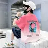 2026 Novo Estilo de Verão Versátil para Meninos Estampa Gradiente Multi-Padrão Grande Camiseta Infantil Gola Redonda Solta de Manga Curta