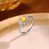 Anel de Girassol para Mulheres, Fashion e Versátil, Design de Zircônia Colorida de Nicho, Anel Ajustável, Presente para Namorada