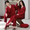 Conjunto de pijama rojo de algodón puro para pareja, estilo primavera/otoño, con cuello de solapa, mangas largas y pantalones largos, adecuado para recién casados, bodas y como ropa cómoda para estar en casa tanto para hombres como para mujeres