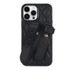 Funda de cuero para teléfono móvil Apple 15promax, estilo Chanel, correa de muñeca ajustable para iPhone 14