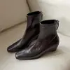 Botas finas versátiles estilo coreano de suela silenciosa para ir al trabajo, colección otoño e invierno 2026, tacón grueso, tacón medio, punta cuadrada pequeña, adelgazantes, botines elásticos para mujer