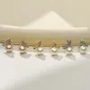 Aretes de Perla y Circonita Aretes Únicos y Hermosos Sensación de Alta Gama Diseño de Nicho Ear Cuff Estilo para el Trabajo Pendiente Versátil