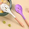 Atacado do Fabricante Colher de Sopa de Silicone Antiaderente Utensílios de Cozinha Especiais Resistentes a Altas Temperaturas Grau Alimentício Colher de Sopa Doméstica com Cabo de Madeira