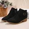 Botas Chelsea de bico fino tamanho grande para comércio exterior, novo modelo outono 2025, com tira cruzada, zíper lateral, botas curtas de salto médio para mulheres, tamanho 43