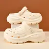 Sandalias de plataforma caladas de nuevo estilo 2026 para mujer, adecuadas para usar en verano, diseñadas para figuras menudas y se pueden usar como zapatos de playa; directamente de la fábrica EVA