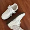 Bonitas Tenis Blancos de Suela Gruesa para Mujer Lovely You, Nuevos Zapatos de Plataforma con Patrón de Estrella Otoño 2026, Zapatos de Entrenamiento Versátiles de Nicho Ins Estilo Alemán