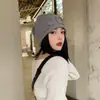 Gorro de punto para mujer de otoño e invierno con bordes enrollados, versátil, cálido y resistente al frío, adecuado para cabezas grandes, cubreorejas y diseñado para mantener la cabeza caliente
