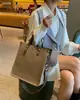 Bolsa Nueva 2024 de Gama Alta Portátil Cruzada Todo Fósforo Cubo Gran Capacidad Tote Hombro Único Cuero Bolsos para Mujer