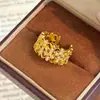Anillo abierto de cruz hueca con forma de montaña a prueba de explosiones cruzadas, anillo abierto versátil retro europeo y americano, sensación de alta gama, lujo ligero, circón