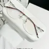 Gafas sin montura de titanio puro para miopía, adecuadas para hombres y mujeres, disponibles con lentes graduados, antivaho, bordes cortados con diamante, ultraligeras, venta al por mayor desde Danyang