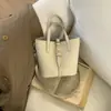 Bolso de mano de cubo estilo nuevo para invierno 2025, bolso cesta elegante de gran capacidad, bolso de hombro cruzado retro personalizado