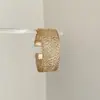 Pulsera Metálica de Estilo Europeo y Americano Vintage con un Toque Exagerado y Lujoso, Presentando un Diseño Abierto Retro