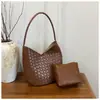 2026 Nova Bolsa Tote Retrô com Textura Trançada Grande Capacidade Casual para o Dia a Dia Bolsa de Ombro Único Bolsa de Braço com Letras Feminina