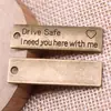 34x 10mm 2.7g multicolor Accesorios de comercio exterior Colgante de placa 'Drive Safe' con letra en inglés