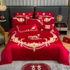 Lujoso juego de cuatro piezas de color rojo brillante para boda, algodón puro con bordado de dragón y fénix, sábana bajera y funda de edredón, ropa de cama para boda