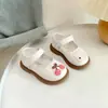 Zapatos de Cuero para Niñas 2026 Otoño Nuevo Estilo Británico Zapatos Pequeños de Cuero Zapatos Huecos de Princesa para Niños Zapatos Planos para Niños Estilo Universitario