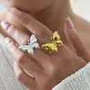 Anillos con un Toque de Lujo de Nicho, Empaque de Joyería Estilo Ins de Lujo Ligero, Joyería Fina para Mujer con Diseño de Mariposa Lisa, Venta al por Mayor Transfronteriza de Verano