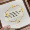 Nova Pulseira Dourada Retro Íris com Diamante para Mulheres Ins Nicho Luxo Acessível Banhada a Ouro Cor Dourada Joia de Mão Exquisita