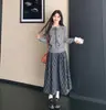 Suéter com Renda e Estampa de Coração Plus Size Outono Inverno Estilo Coreano Cardigã de Tricô com Cadarço e Laço Conjunto de Saia Estilo Little Chanel