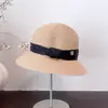 Elegante Sombrero de Pescador Estilo Hepburn Francés con Cinta y Etiqueta Pequeña para Mujer, Moda de Verano Vacaciones Protección Solar, Sombrero de Paja Parasol, Moderno