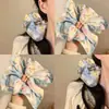 2026 Nuevo Estilo Bufanda Cuadrada para Niños Estilo Coreano Azul Estilo Pintura al Óleo Lazo para el Cabello con un Diseño Floral de Alta Gama para Coletas
