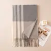Bufanda de cachemira sintética para mujer, nuevo estilo otoño e invierno 2026, engrosada y cálida, con flecos, patrón de cuadros clásico, chal elegante y con estilo