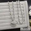 Explosiones en Vivo Estilo Étnico Corre en el Tiempo Cadena de Lana de Flor Collar Largo Plata de Xizang Candado de Larga Vida Colgante de la Riqueza del Cuarteto