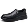 Sapatos casuais de couro para homens, com sola macia e duráveis, sapatos de couro masculinos para negócios, estilo slip-on, respiráveis e leves, sapatos de pai, disponíveis para dropshipping