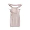 Vestido Sexy, Femenino y Atractivo Que Resalta el Busto y Ceñe las Caderas, con un Femenino Diseño Hombros Descubiertos, Detalles de Corte y Copas Integradas, Vestido Corto de Cóctel