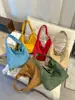Bolsa Tote Retrô Japonesa Feminina Outono 2026 Nova Camurça Pelúcia Grande Capacidade Versátil para o Trabalho Bolsa de Ombro de Mão