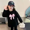 Camiseta de algodón puro para niñas, tallas mediana y grande, bonita camiseta de manga larga básica para niños, top para niña pequeña, nuevo estilo primavera y otoño 2026