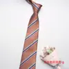 Corbata británica nueva de cuero para hombre con forma de corazón de flor de poliéster corbata de mano corbata de negocios en stock al por mayor