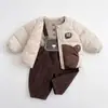 Conjunto de chaqueta de plumón para niños, nuevo estilo de invierno, mono acolchado y cálido para bebés niños, camiseta interior hipoalergénica, ropa infantil coreana