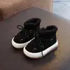 Botas de nieve para niñas, zapatos de algodón de caña alta nuevos de invierno para niños y niñas, forrados de felpa para abrigar, zapatos de algodón para bebé estilo coreano