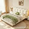 Cama de casal estofada macia com padrão xadrez de ondas de pétalas estilo creme, removível e lavável, quarto principal de garota francesa, cama de casamento nuvem silenciosa
