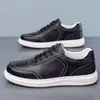 Zapatos de Hombre Estilo Nuevo Zapatos Blancos Zapatos Perforados Casual Transpirables Zapatos de Cuero Aumentadores de Altura Sandalias Chanclas Suela Suave Transpirable