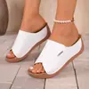 Sandalias de cuña transfronterizas europeas y americanas para mujer, adecuadas para usar al aire libre en verano, disponibles en tallas grandes, con suelas gruesas, diseño de punta abierta y estilo de una sola tira, al por mayor