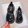 Moda Nova Primavera 2026 Sapatos de Couro com Bico Redondo para Meninas, Estilo Coreano Princesa Sapatos de Solado Macio, Sapatos Infantis Atacado Moda