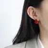 Pendientes de botón pequeños con forma de C y forma de frijol, color blanco crema, suaves y elegantes, para mujer, diseño simple de nicho, sensación de lujo ligero y alta gama, modernos